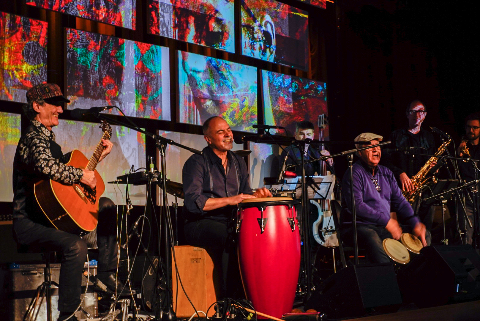 Pluriversum – Pathways to a Just Future 1 GRUPO SAL performing during the PLURIVERSUM multimedia event, Copyright: Kulturbüro Grupo Sal