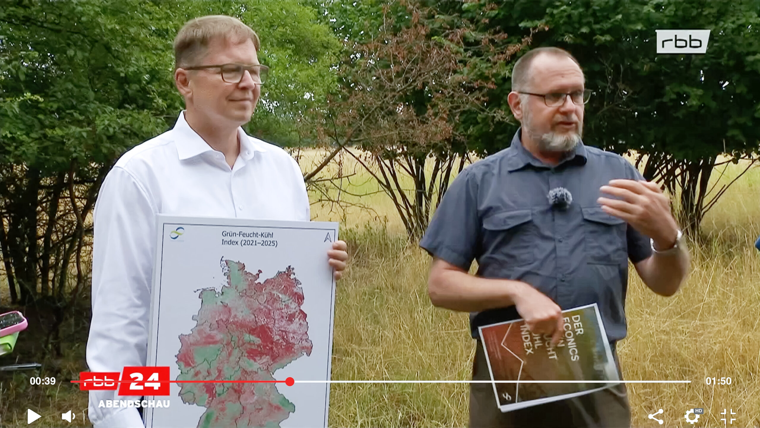 Prof. Pierre Ibisch vom ECONICS INSTITUTE und Jörg-Andreas Krüg, Präsident des NABU, stellen die Ergebnisse des ECONICS-Grün-Feucht-Kühl-Index vor, rbb24, 14.06.2026